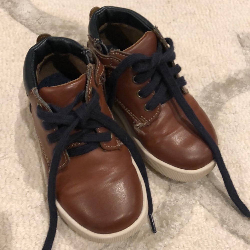Eddie Bauer dress sneakers perfect for holidays